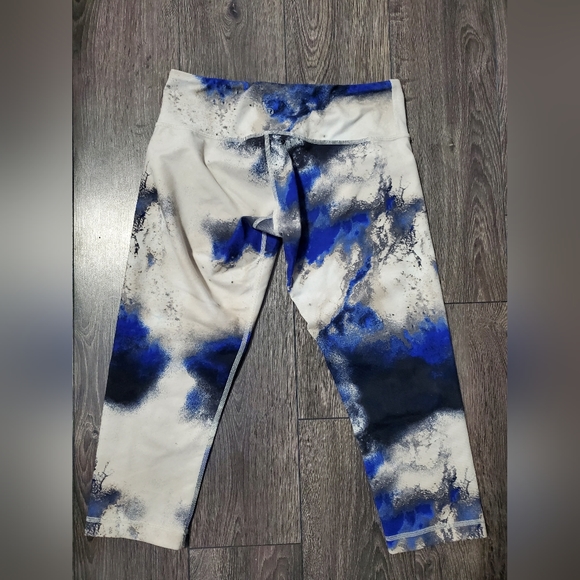 Lululemon crop tye dye leggings - Picture 2 of 3